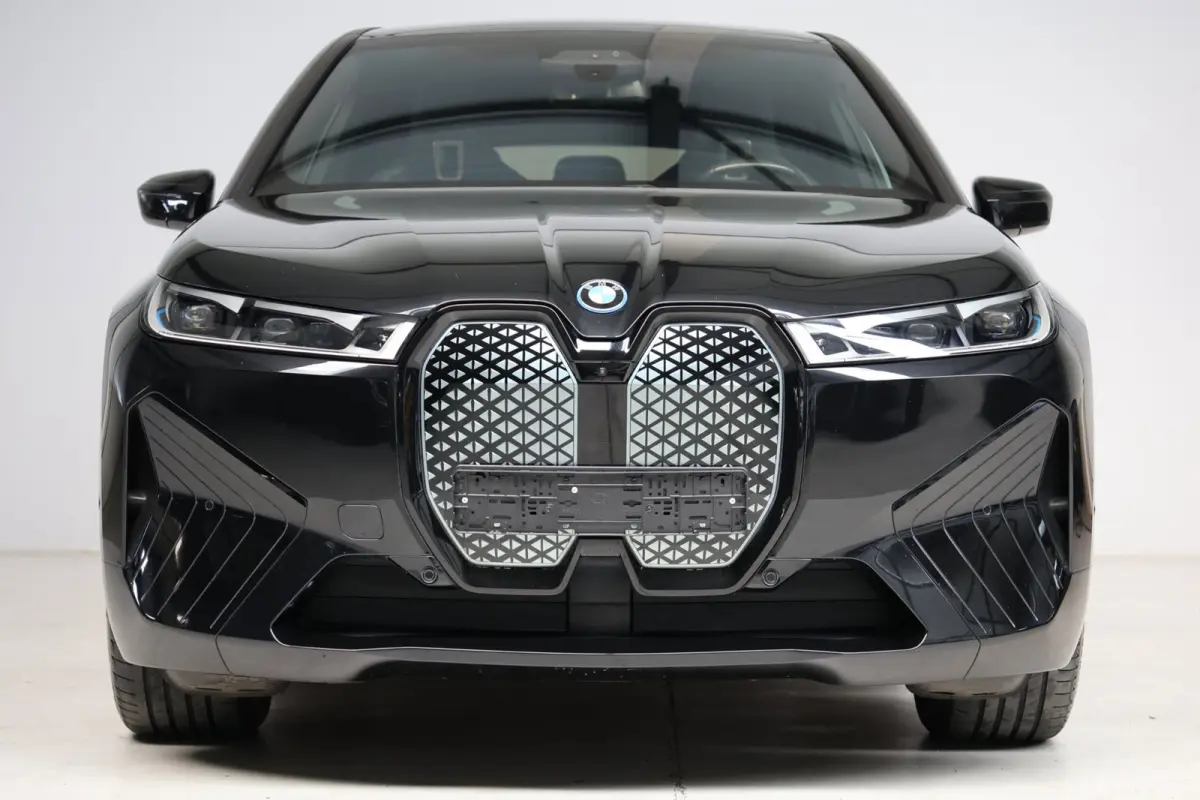 XDrive50 High Executive 112 kWh | panoramadak skylounge | laser led | stoelkoeling | elek. trekhaak | massage | keyless