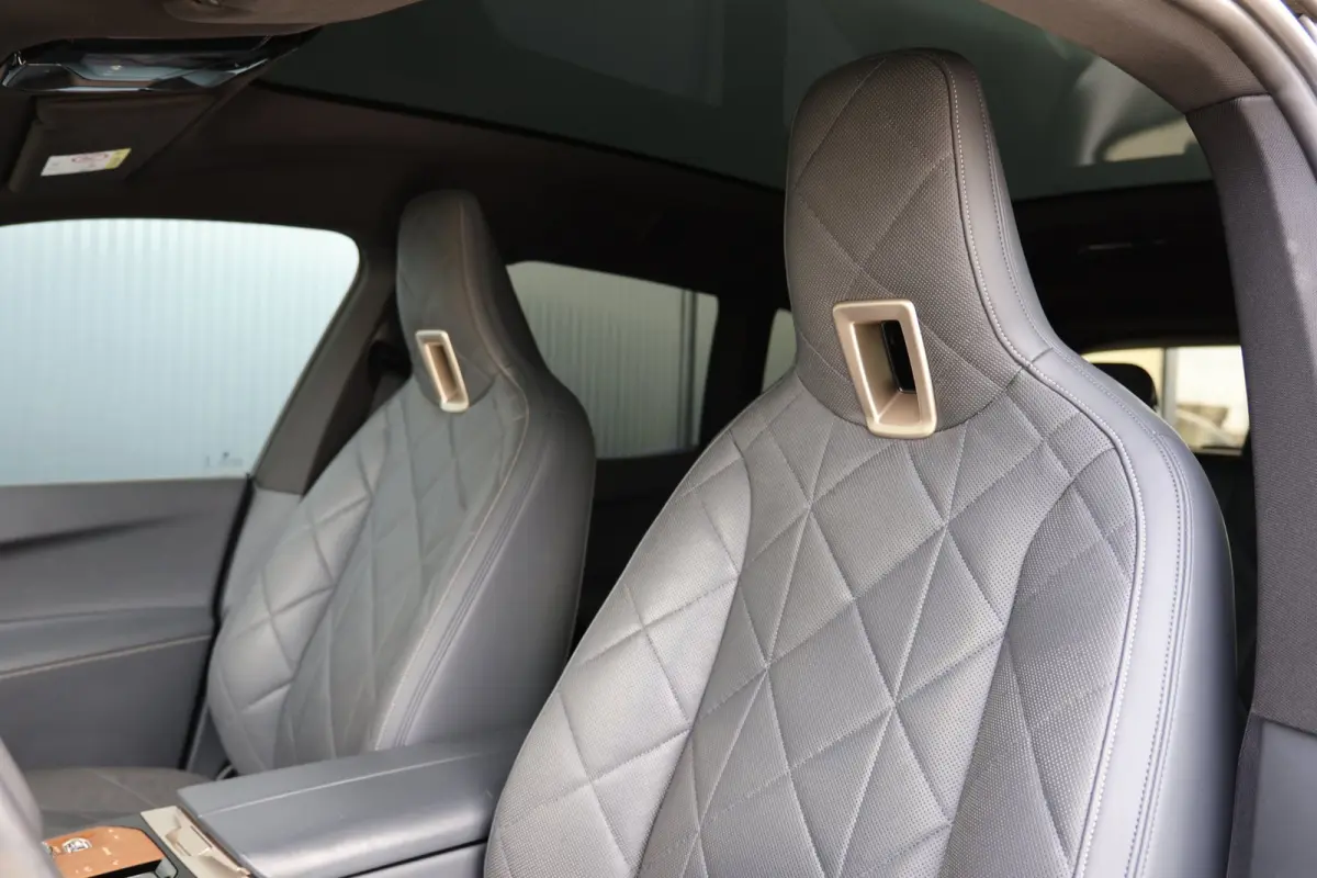 XDrive50 High Executive 112 kWh | panoramadak skylounge | laser led | stoelkoeling | elek. trekhaak | massage | keyless