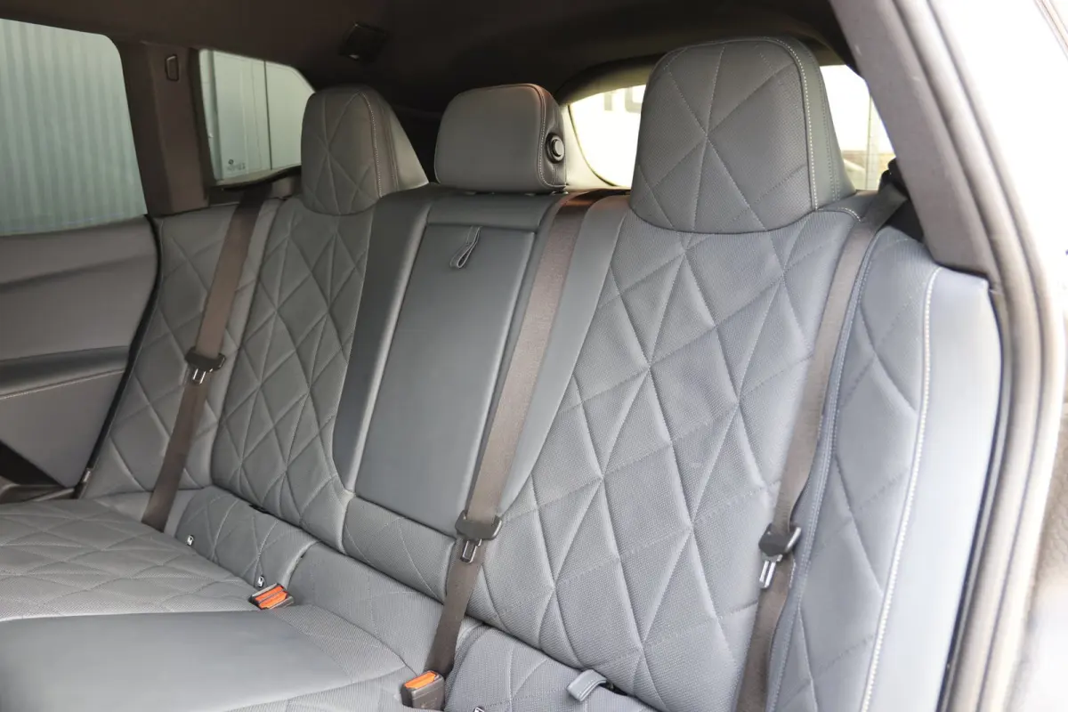 XDrive50 High Executive 112 kWh | panoramadak skylounge | laser led | stoelkoeling | elek. trekhaak | massage | keyless