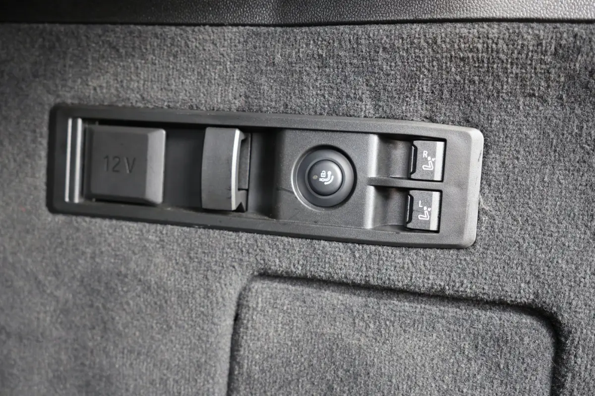 XDrive50 High Executive 112 kWh | panoramadak skylounge | laser led | stoelkoeling | elek. trekhaak | massage | keyless