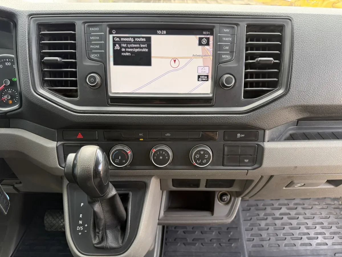 3.140 2.0 TDI Automaat Open Laadbak Kist Dubbele cabine 6-persoons Airco Trekhaak Navigatie Carplay Pritische Pickup Open Box