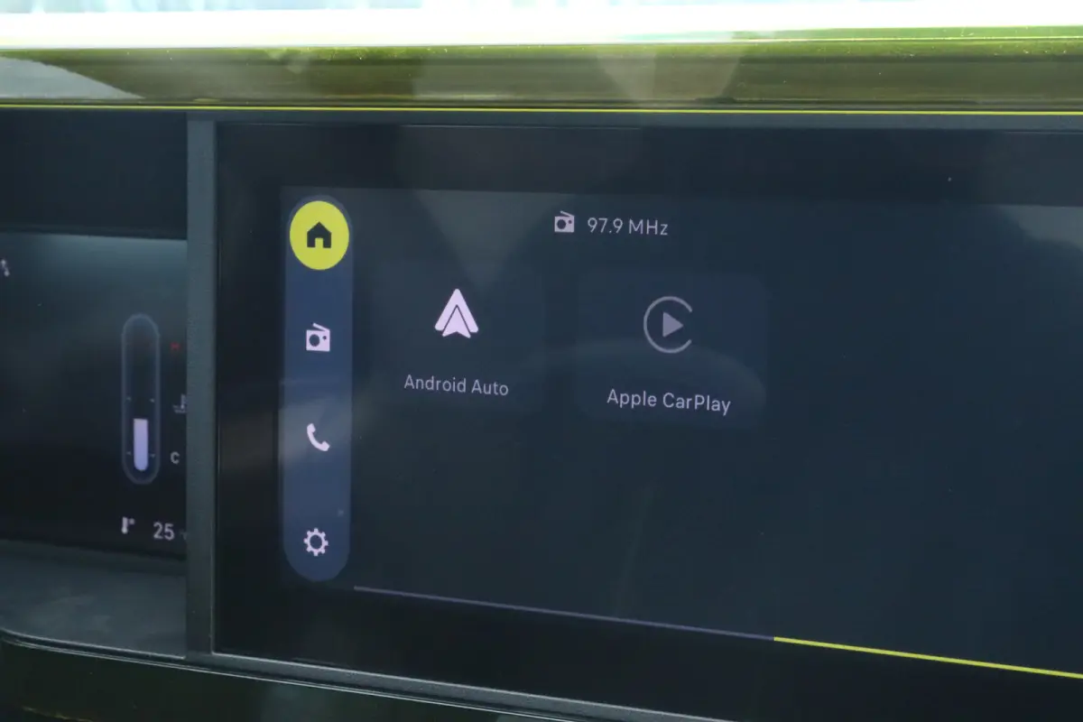 Icon | 10,25" touchscreen radio met Bluetooth, DAB & USB | Airconditioning handmatig | Cruise Control incl. speed limiter