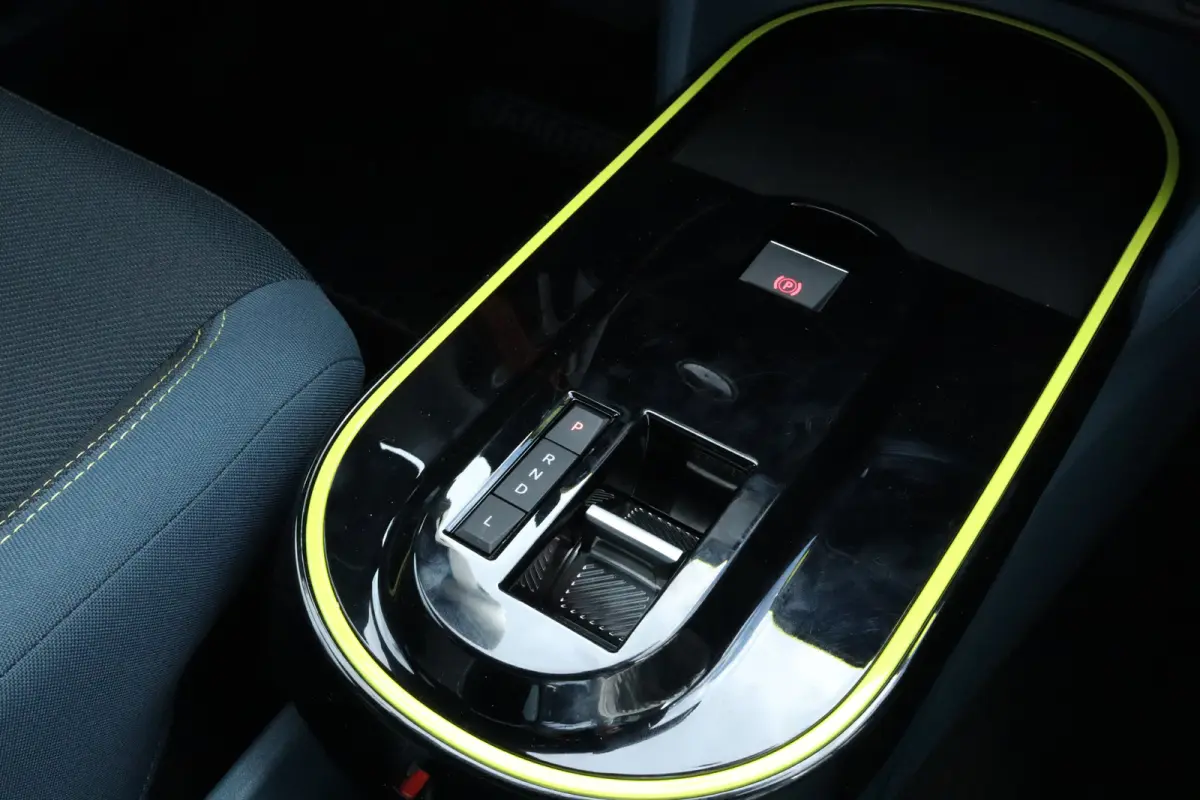 Icon | 10,25" touchscreen radio met Bluetooth, DAB & USB | Airconditioning handmatig | Cruise Control incl. speed limiter