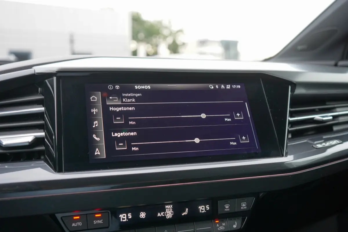 35 L ed S Com 55 kWh | 91,36% SOH | Sonos | Matrix | Camera | Adap. Cruise |