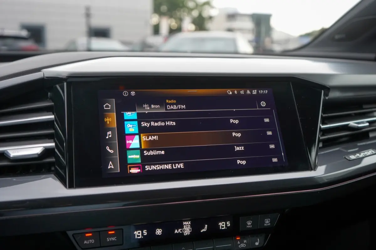 35 L ed S Com 55 kWh | 91,36% SOH | Sonos | Matrix | Camera | Adap. Cruise |