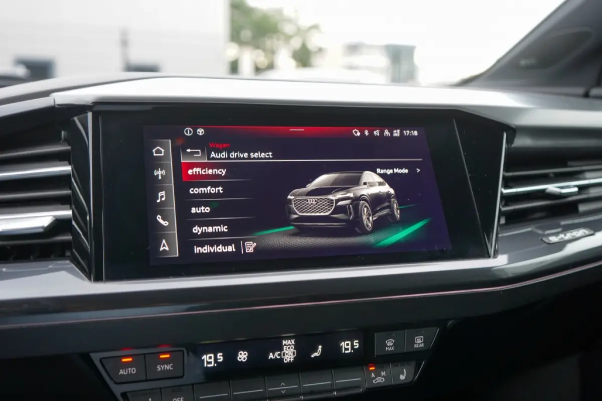 35 L ed S Com 55 kWh | 91,36% SOH | Sonos | Matrix | Camera | Adap. Cruise |