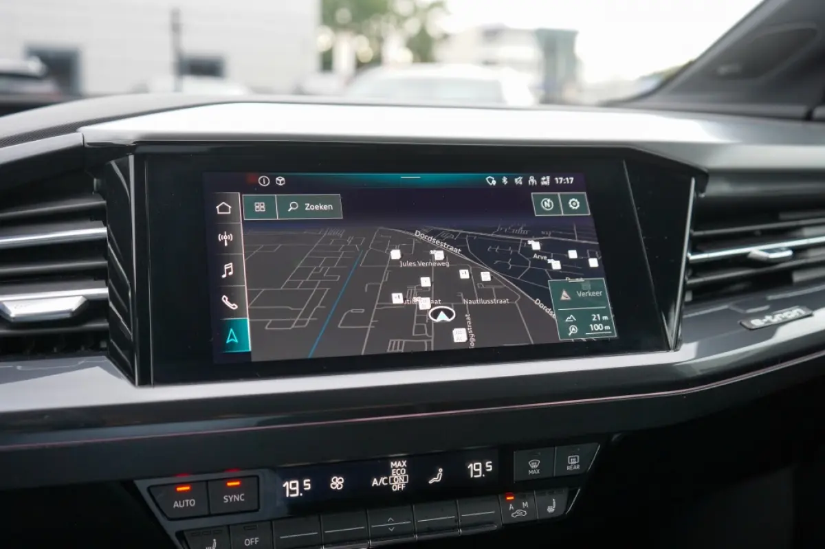 35 L ed S Com 55 kWh | 91,36% SOH | Sonos | Matrix | Camera | Adap. Cruise |