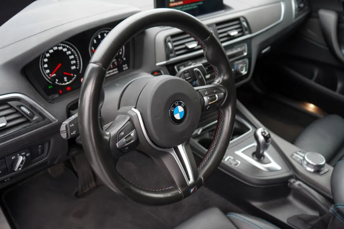 M2 DCT | Carbon | H&K | CarPlay | Memory | Camera | Adaptive LED