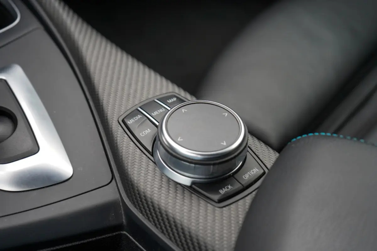 M2 DCT | Carbon | H&K | CarPlay | Memory | Camera | Adaptive LED