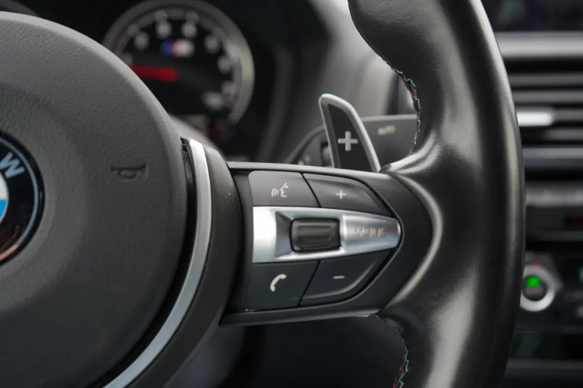 M2 DCT | Carbon | H&K | CarPlay | Memory | Camera | Adaptive LED