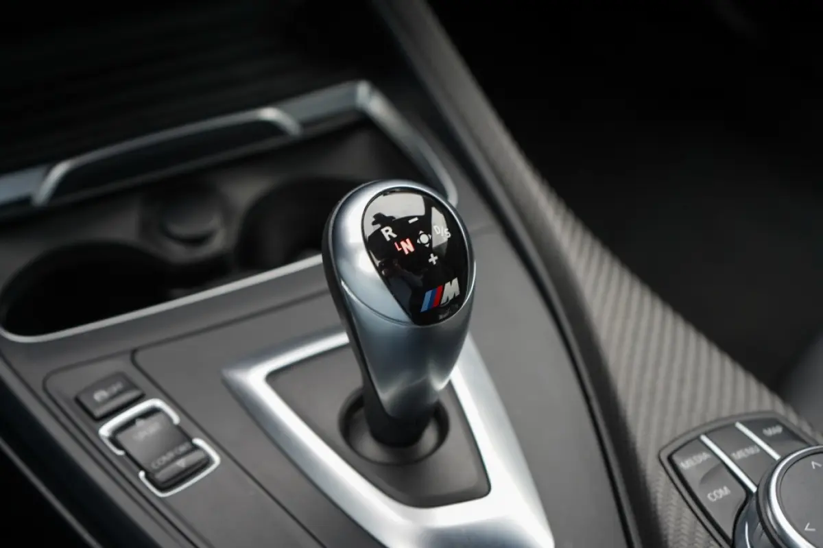 M2 DCT | Carbon | H&K | CarPlay | Memory | Camera | Adaptive LED