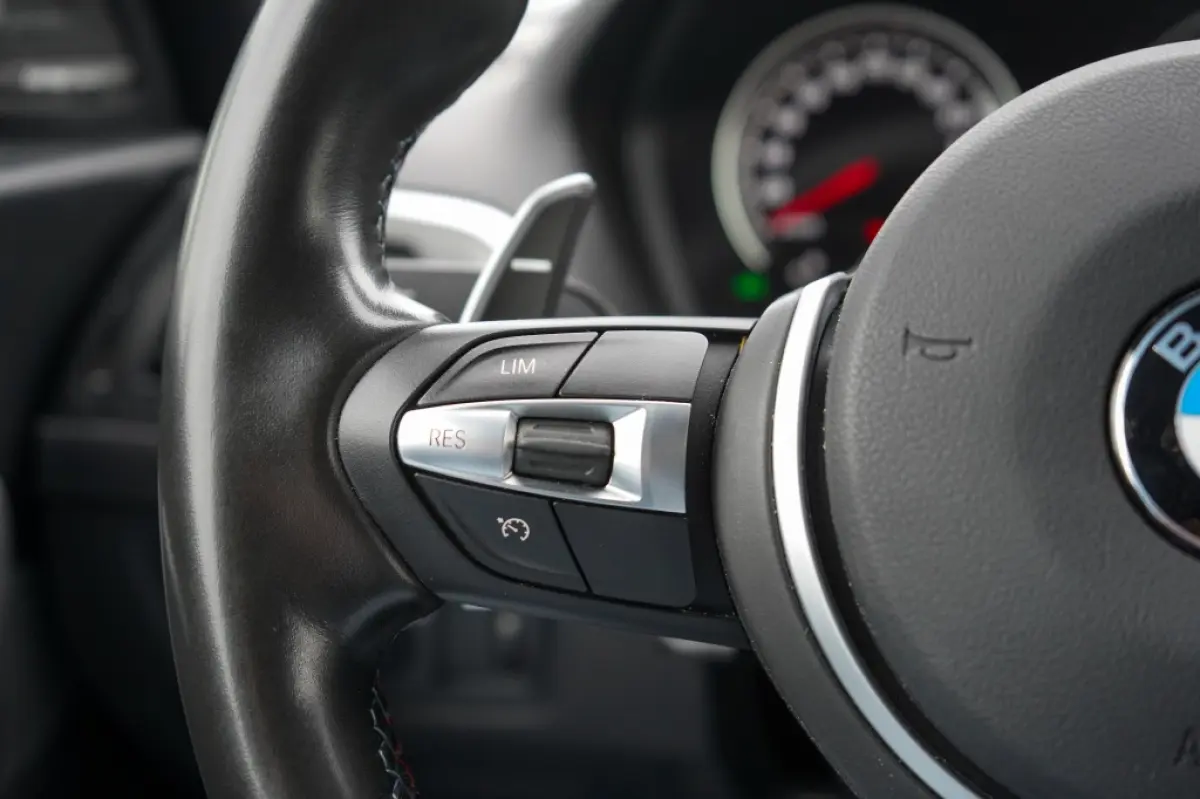 M2 DCT | Carbon | H&K | CarPlay | Memory | Camera | Adaptive LED