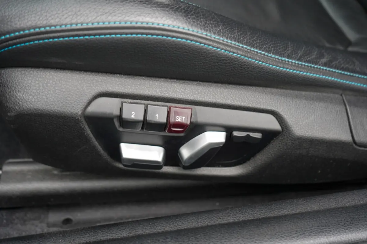 M2 DCT | Carbon | H&K | CarPlay | Memory | Camera | Adaptive LED