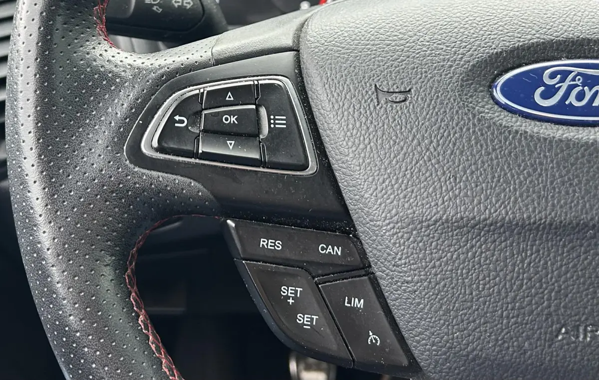 1.0 EcoBoost ST-Line 125PK | ZEER LUXE! | Nette Staat! | Volledige Onderhoudshistorie | 2026 Onderhoud Gehad | NL Auto | NAP | Trekhaak | Dodehoekdetectie | Xenon | B&O Audio | Achteruitrijc