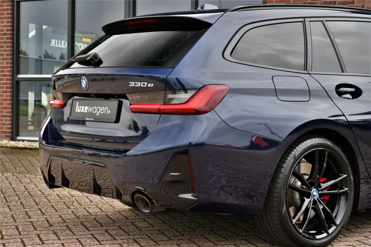 330e xDrive M-Sport Pro Pano DA-Prof 360 HUD H/K E-zetels 19inch