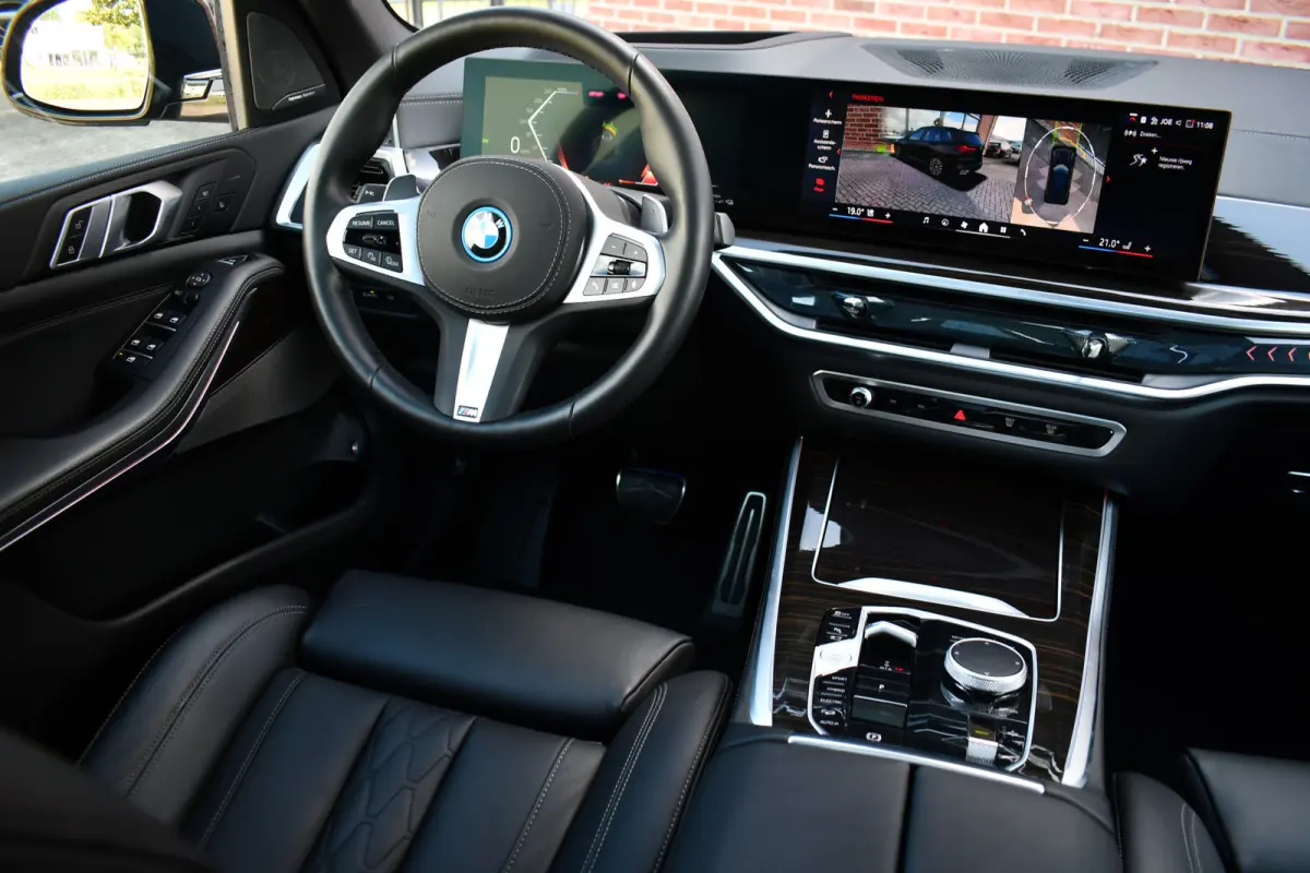 xDrive50e M-Sport Pro Skylounge Trekh ACC Comf-seat 360 H/K HUD Soft-close