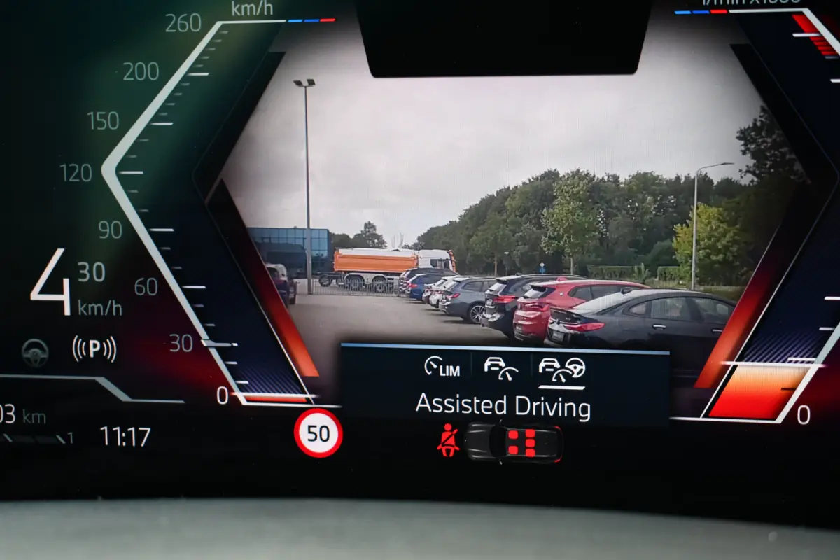 xDrive50e M-Sport Pro Skylounge Trekh ACC Comf-seat 360 H/K HUD Soft-close