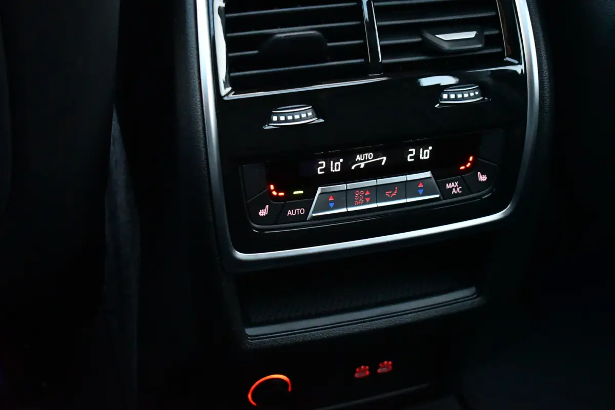 xDrive50e M-Sport Pro Skylounge Trekh ACC Comf-seat 360 H/K HUD Soft-close