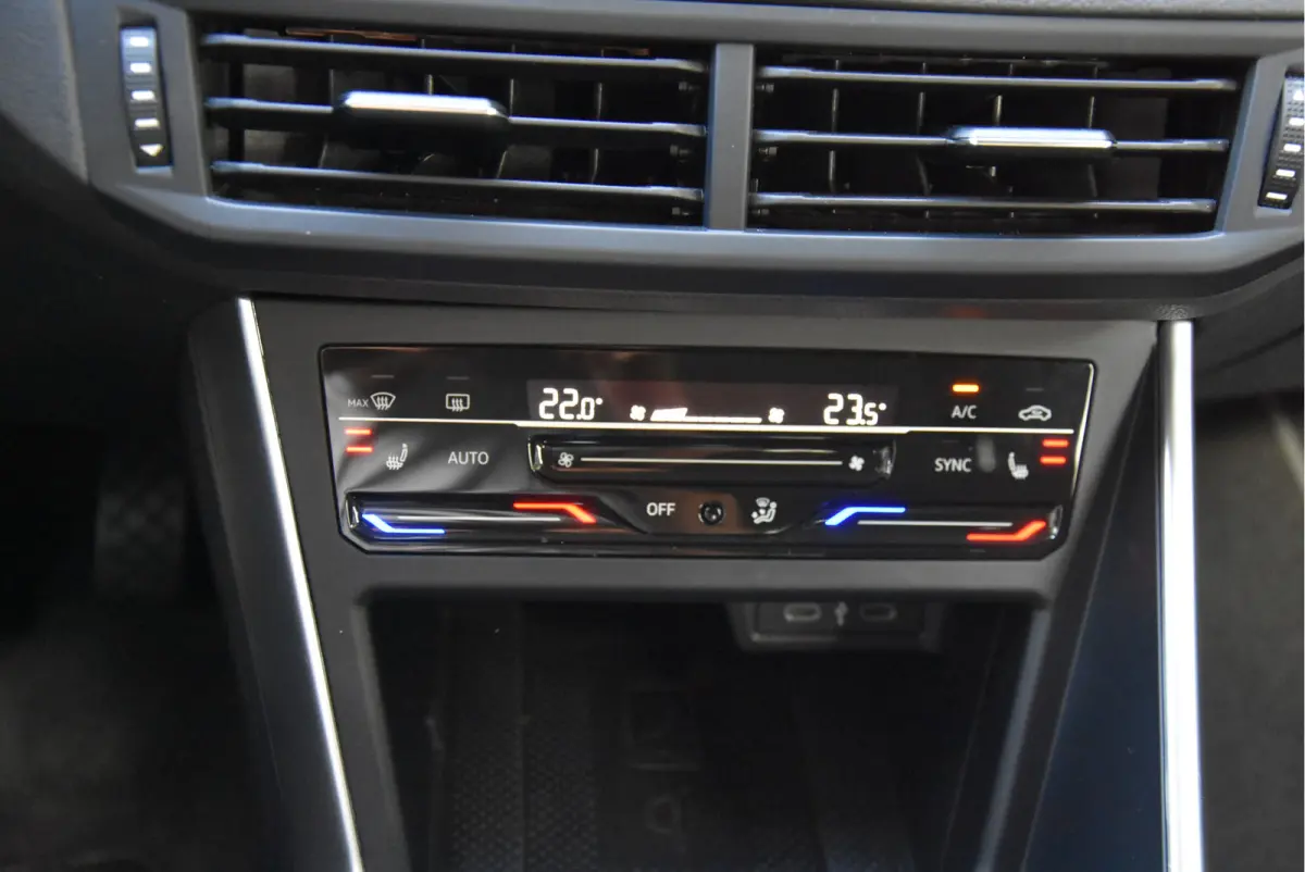 1.0 TSI Life Business ECC ACC IQ-drive Virtueel-groot Camera PDC NAP