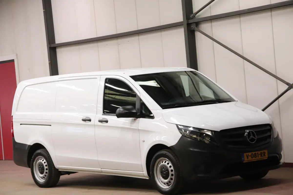 CDI LANG NAVI TREKHAAK Mercedes-Benz Vito CDI Lang NAVIGATIE TREKHAAK