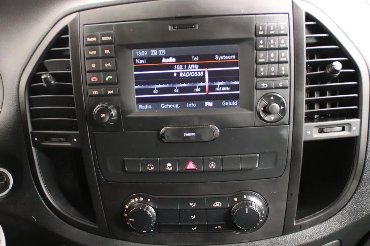 CDI LANG NAVI TREKHAAK Mercedes-Benz Vito CDI Lang NAVIGATIE TREKHAAK