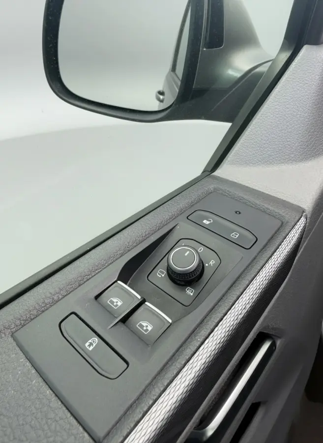 2.0 TDI L2H1 30 DC Caravelle Virtual, Adaptieve Cruise, Camera, 2 x Electrische deur, 199pk, LED, Leder, Clima, Stoelverwarming, Carplay, Automaat, Uniek!