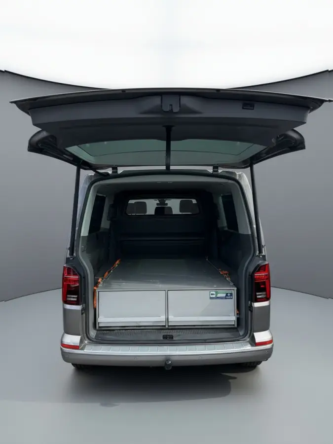 2.0 TDI L2H1 30 DC Caravelle Virtual, Adaptieve Cruise, Camera, 2 x Electrische deur, 199pk, LED, Leder, Clima, Stoelverwarming, Carplay, Automaat, Uniek!