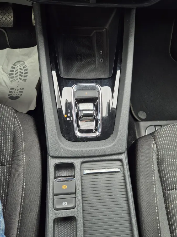 e-TSI Business Edition Automaat CarPlay ACC Adaptieve Cruise LED LM Velgen NAP 1.0 e-TSI Business Edition