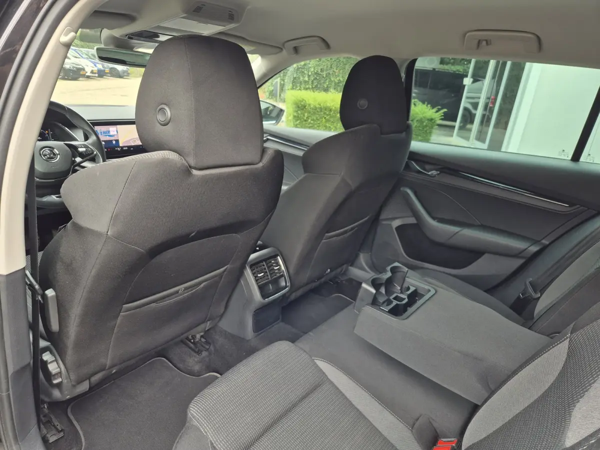 e-TSI Business Edition Automaat CarPlay ACC Adaptieve Cruise LED LM Velgen NAP 1.0 e-TSI Business Edition