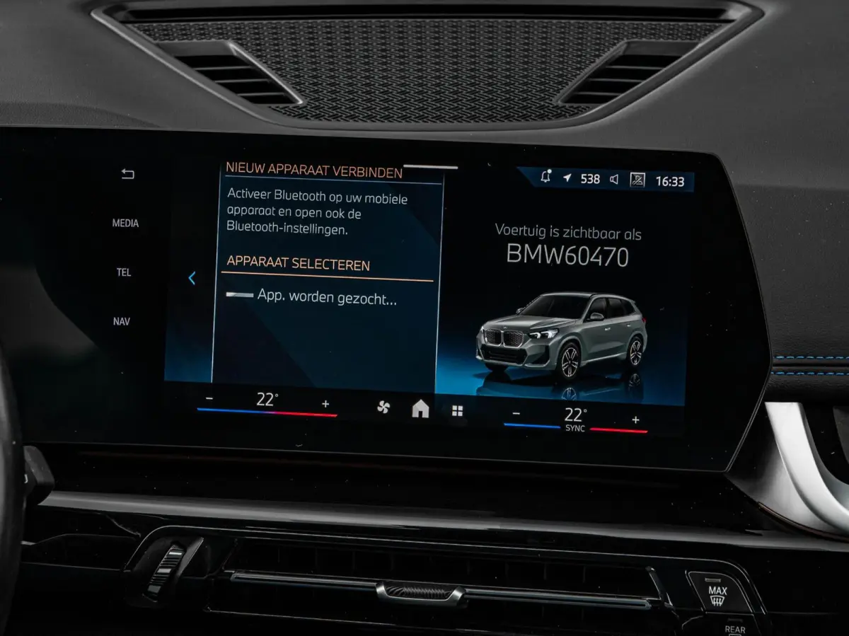 eDrive20 67 kWh M Sport | SOH 100% | Trekhaak | Harman/Kardon | Keyless | LED | Camera | Navigatie | 18"