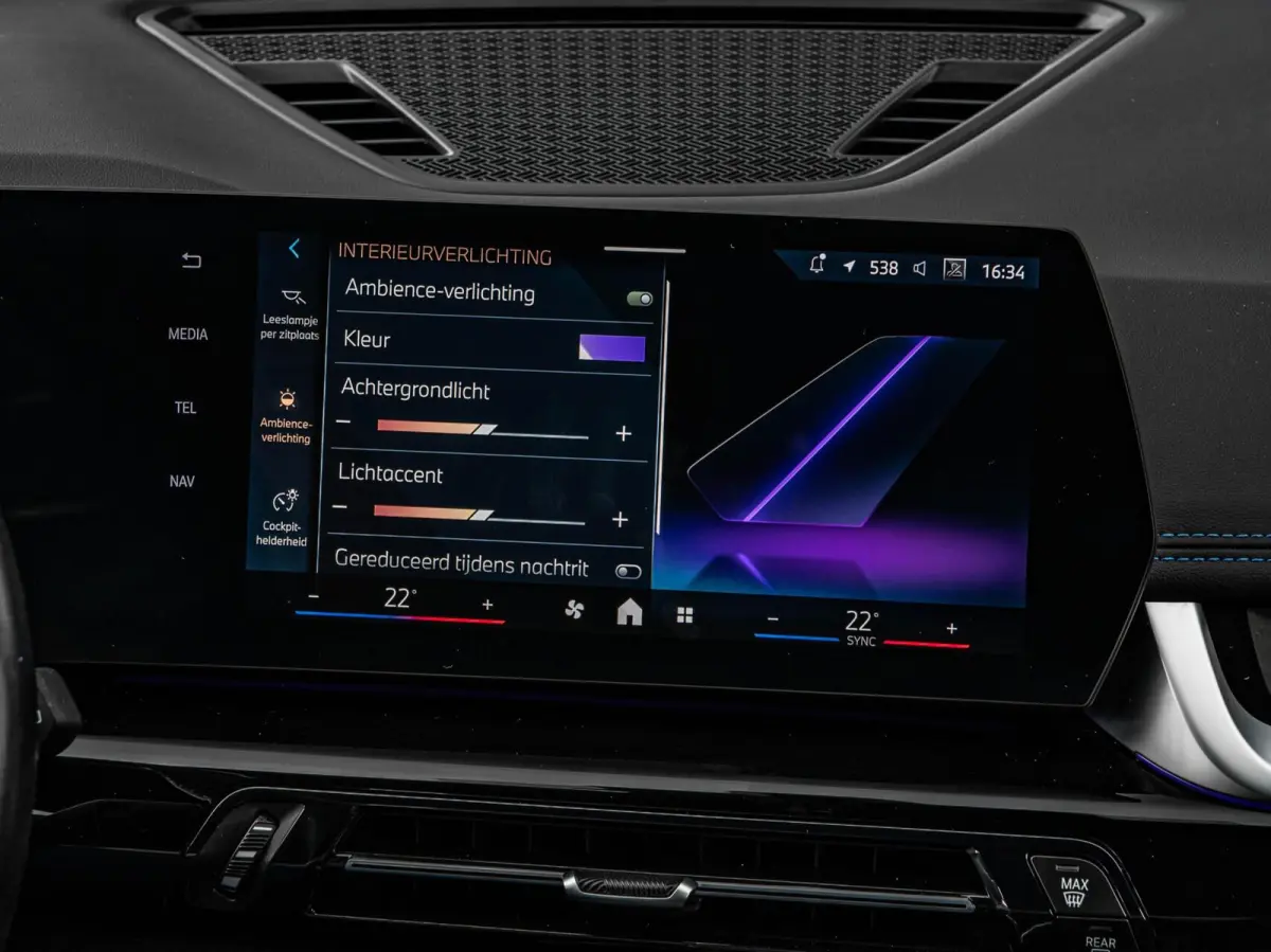 eDrive20 67 kWh M Sport | SOH 100% | Trekhaak | Harman/Kardon | Keyless | LED | Camera | Navigatie | 18"