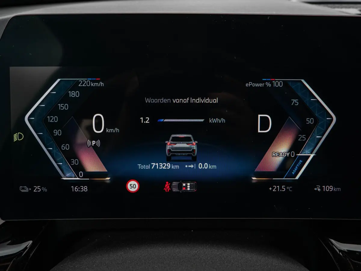 eDrive20 67 kWh M Sport | SOH 100% | Trekhaak | Harman/Kardon | Keyless | LED | Camera | Navigatie | 18"