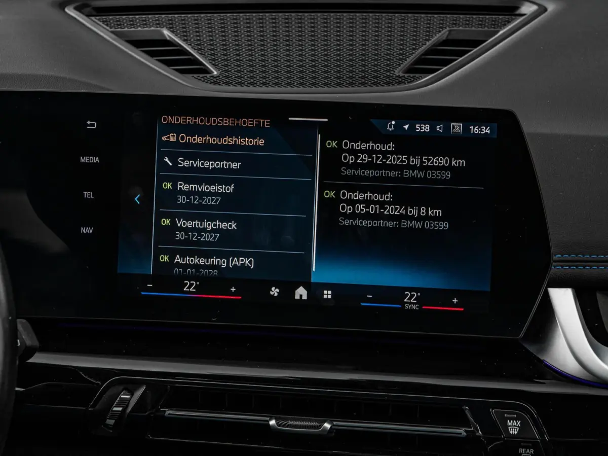 eDrive20 67 kWh M Sport | SOH 100% | Trekhaak | Harman/Kardon | Keyless | LED | Camera | Navigatie | 18"