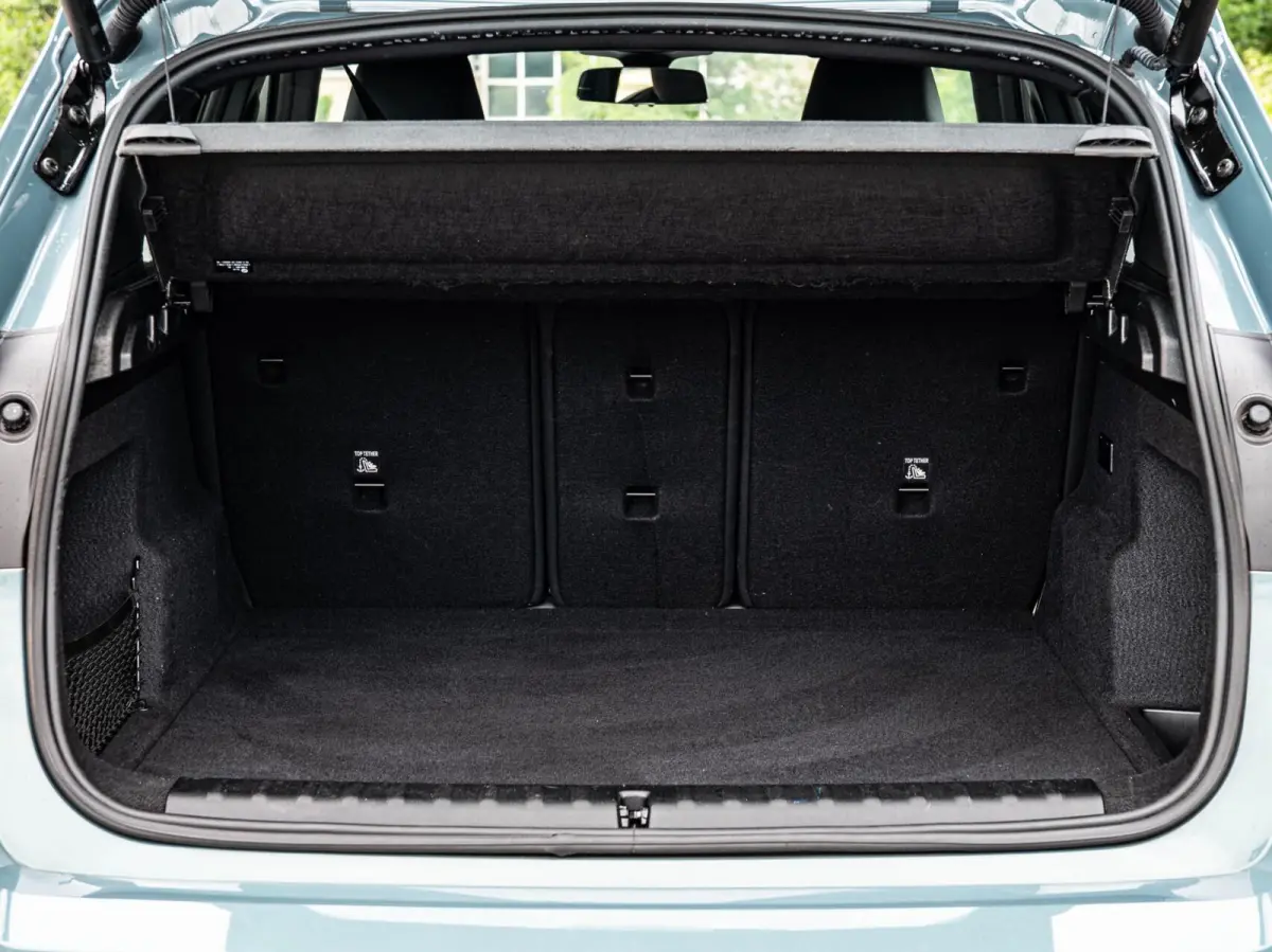 eDrive20 67 kWh M Sport | SOH 100% | Trekhaak | Harman/Kardon | Keyless | LED | Camera | Navigatie | 18"