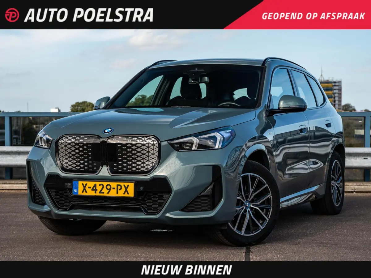 eDrive20 67 kWh M Sport | SOH 100% | Trekhaak | Harman/Kardon | Keyless | LED | Camera | Navigatie | 18"
