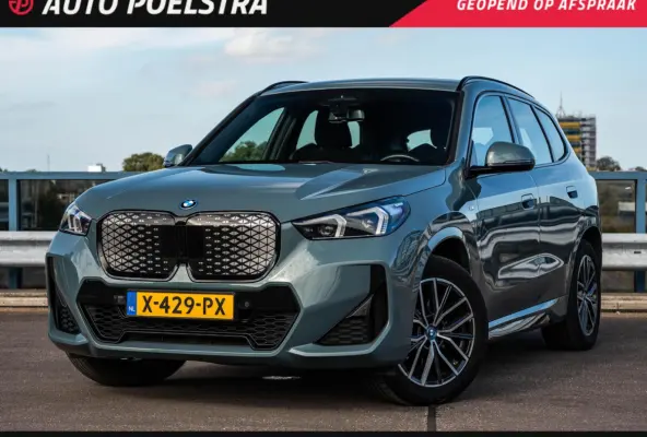 eDrive20 67 kWh M Sport | SOH 100% | Trekhaak | Harman/Kardon | Keyless | LED | Camera | Navigatie | 18"