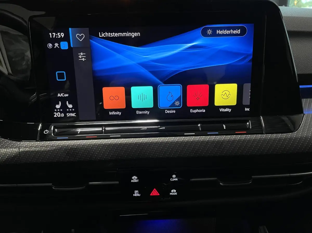 8 1.5 TSI R-Line Black Style/ Camera/ 18''LMV/ CarPlay/ Sfeerverlichting