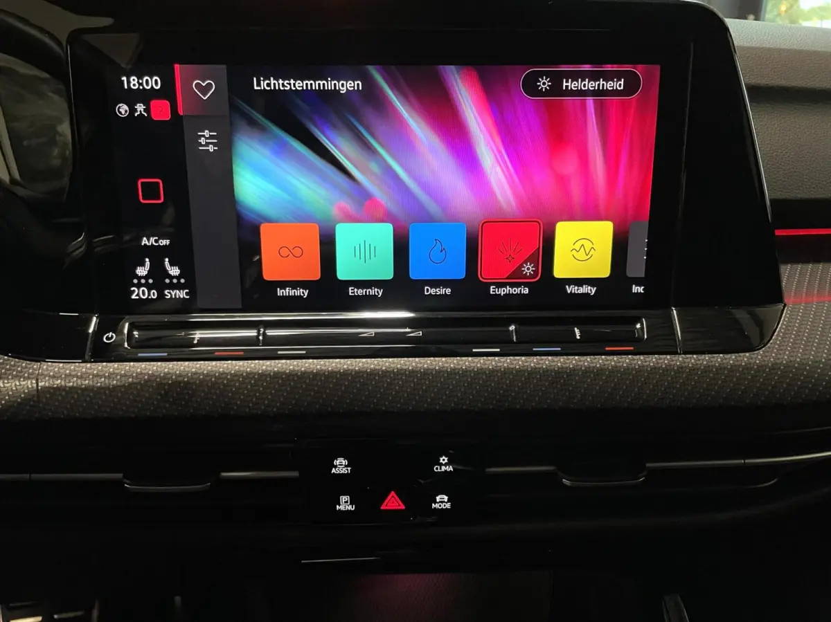 8 1.5 TSI R-Line Black Style/ Camera/ 18''LMV/ CarPlay/ Sfeerverlichting