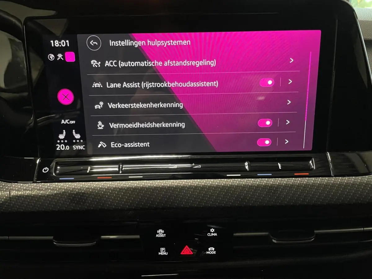 8 1.5 TSI R-Line Black Style/ Camera/ 18''LMV/ CarPlay/ Sfeerverlichting