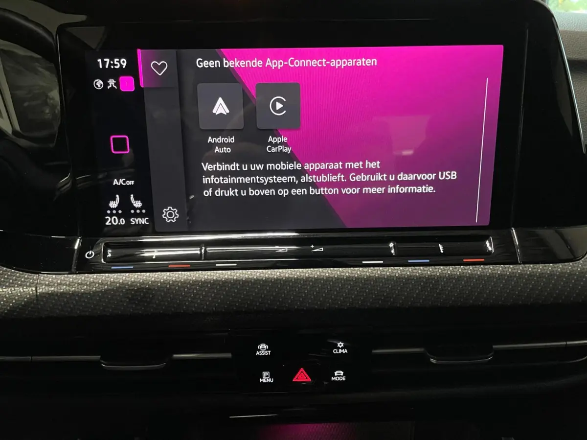 8 1.5 TSI R-Line Black Style/ Camera/ 18''LMV/ CarPlay/ Sfeerverlichting