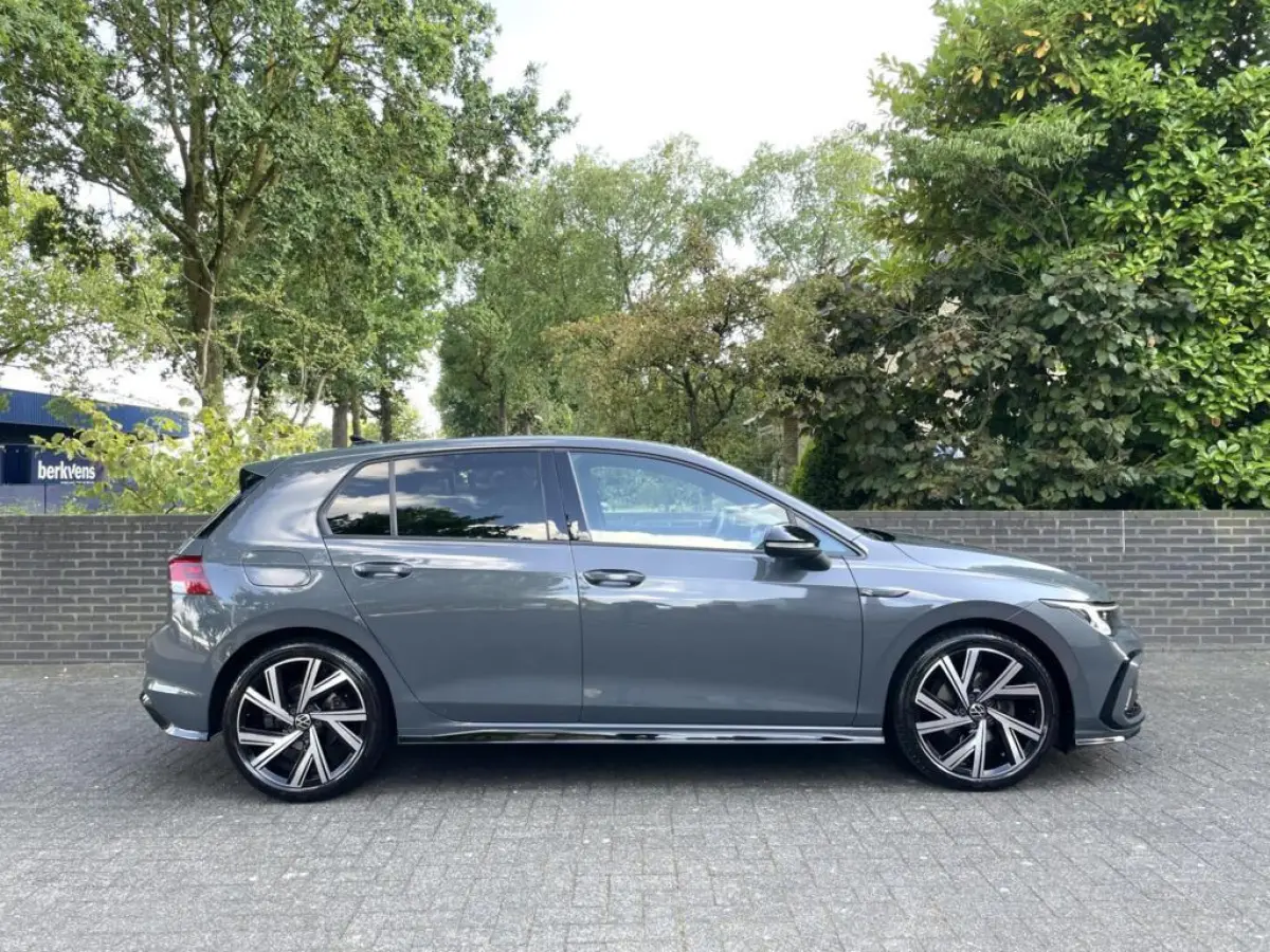 8 1.5 TSI R-Line Black Style/ Camera/ 18''LMV/ CarPlay/ Sfeerverlichting