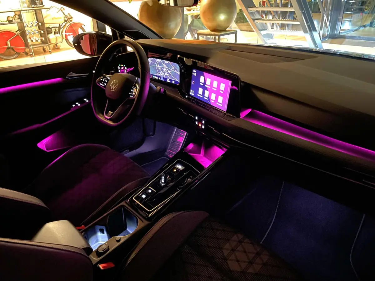 8 1.5 TSI R-Line Black Style/ Camera/ 18''LMV/ CarPlay/ Sfeerverlichting