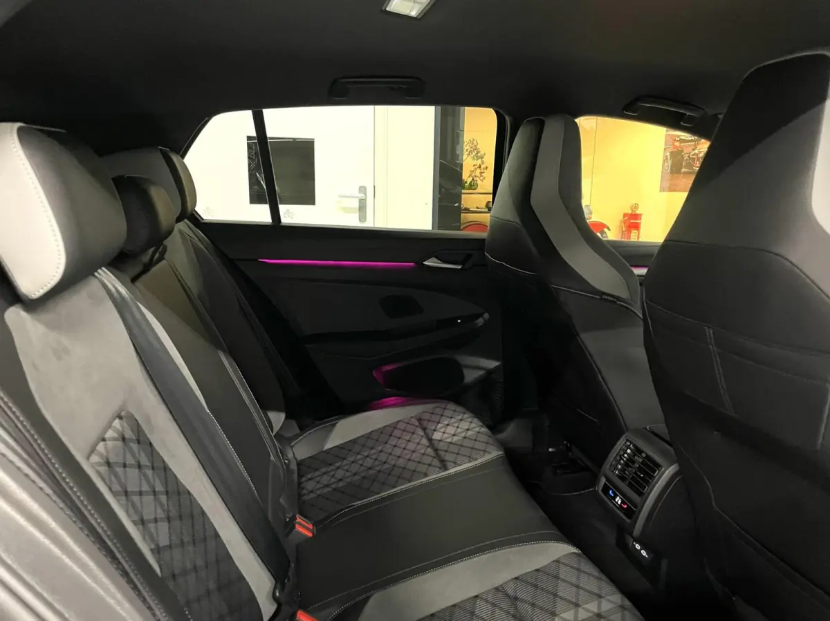 8 1.5 TSI R-Line Black Style/ Camera/ 18''LMV/ CarPlay/ Sfeerverlichting
