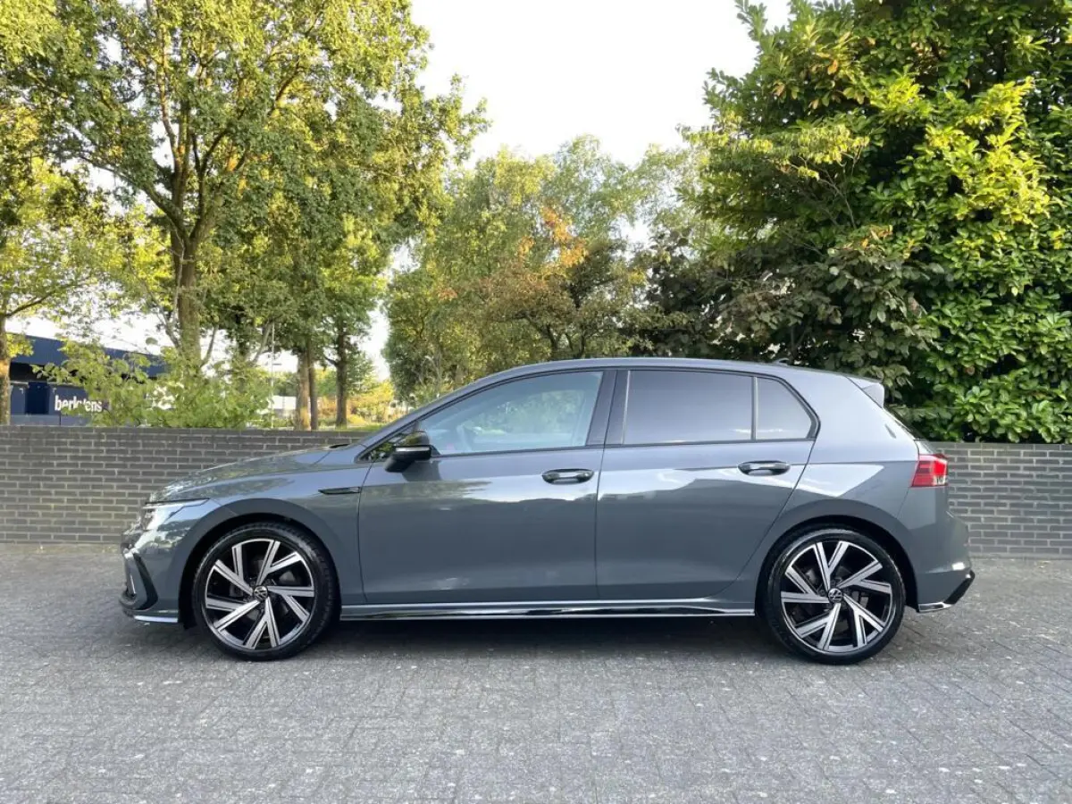 8 1.5 TSI R-Line Black Style/ Camera/ 18''LMV/ CarPlay/ Sfeerverlichting