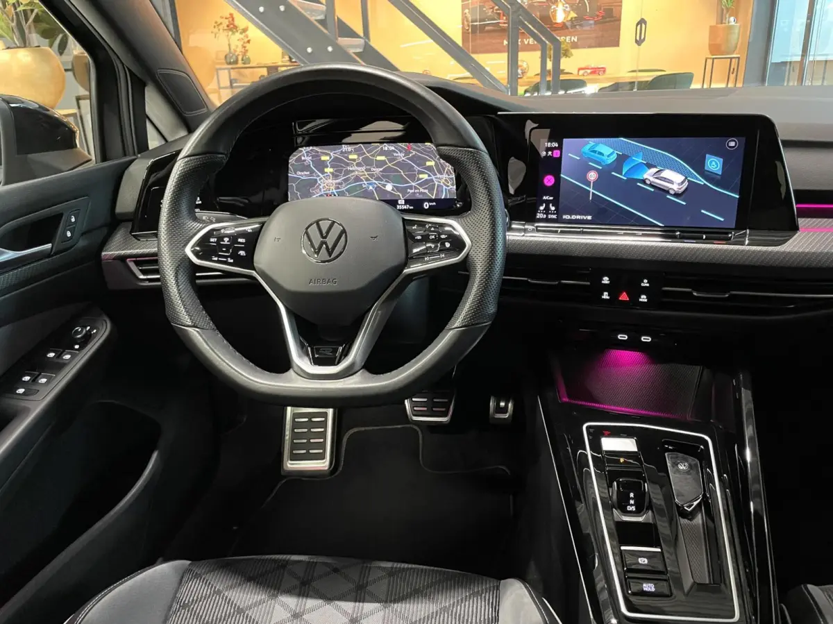 8 1.5 TSI R-Line Black Style/ Camera/ 18''LMV/ CarPlay/ Sfeerverlichting