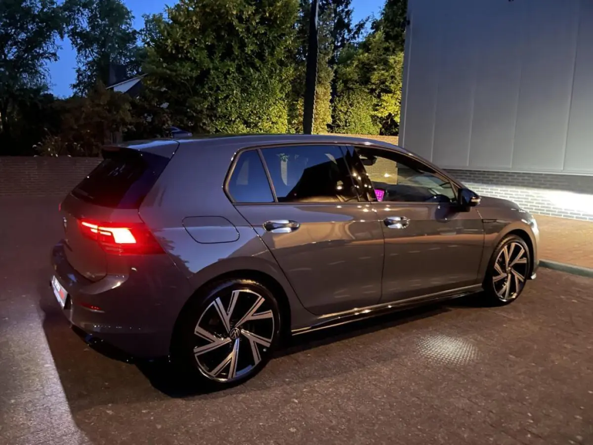 8 1.5 TSI R-Line Black Style/ Camera/ 18''LMV/ CarPlay/ Sfeerverlichting