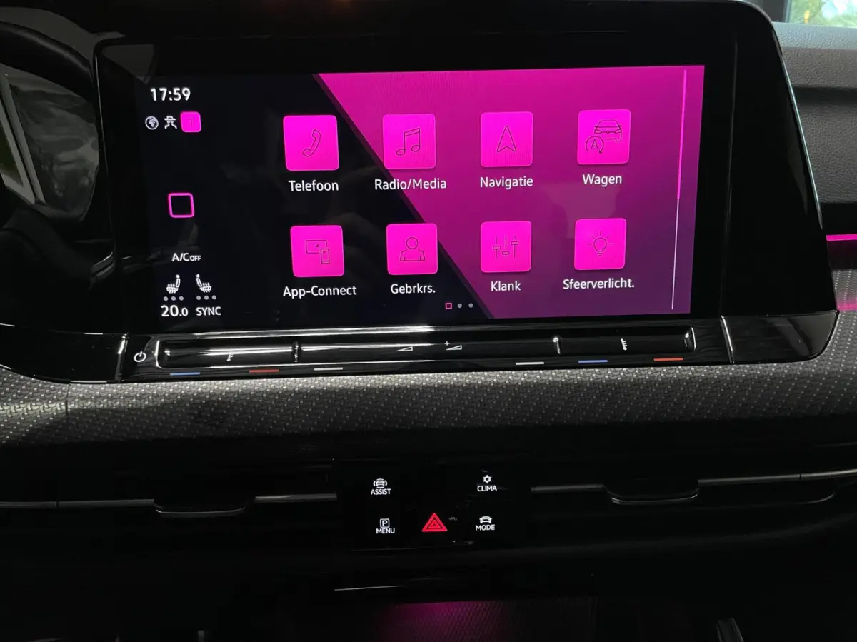 8 1.5 TSI R-Line Black Style/ Camera/ 18''LMV/ CarPlay/ Sfeerverlichting