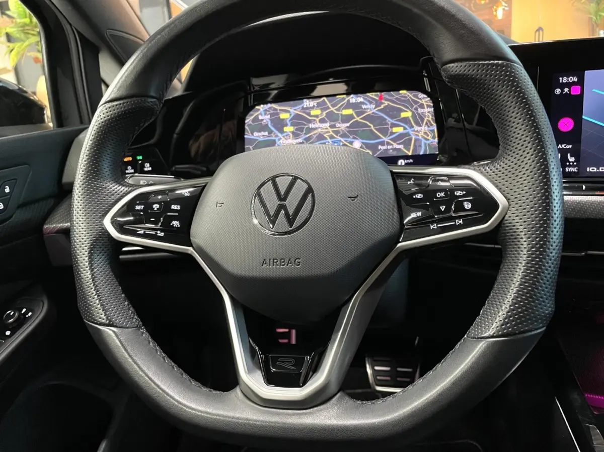 8 1.5 TSI R-Line Black Style/ Camera/ 18''LMV/ CarPlay/ Sfeerverlichting