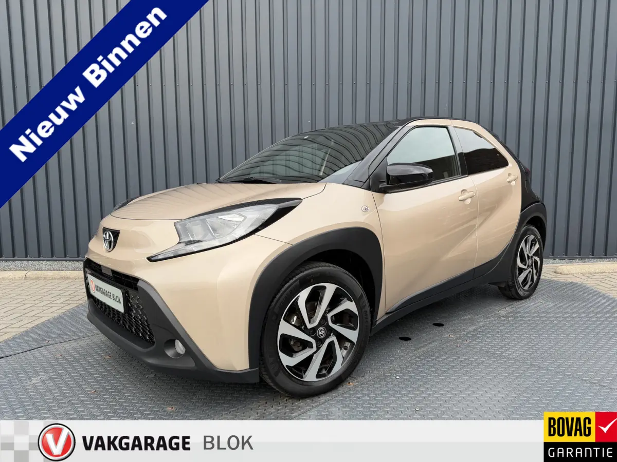 1.0 VVT-i S-CVT Envy / Bi tone | Brass Gold en zwart | 10 jr GARANTIE | Rijklaar!!