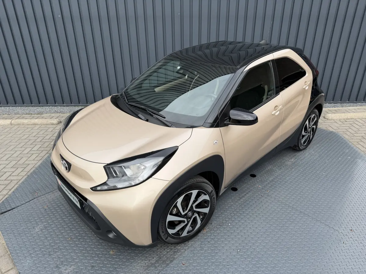 1.0 VVT-i S-CVT Envy / Bi tone | Brass Gold en zwart | 10 jr GARANTIE | Rijklaar!!